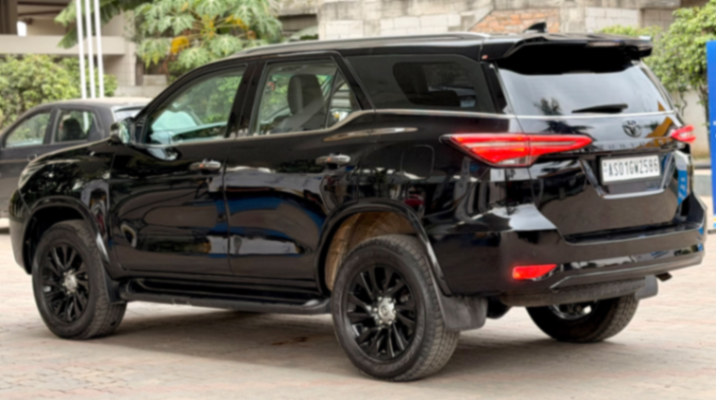 Toyota Fortuner - Thumbnail 10