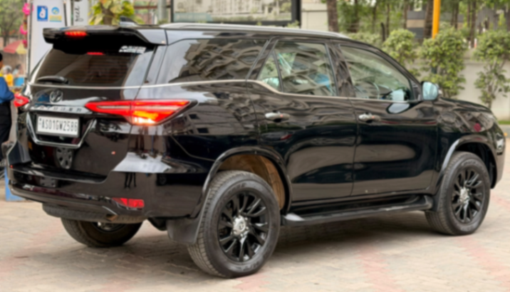 Toyota Fortuner - Thumbnail 11