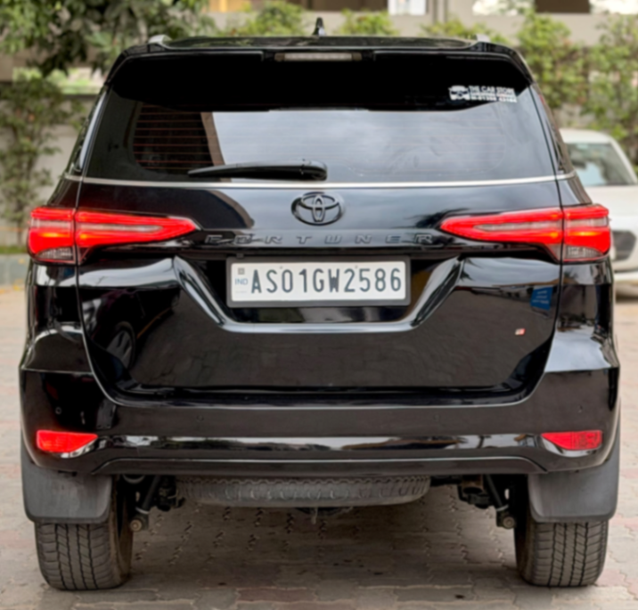 Toyota Fortuner - Thumbnail 12