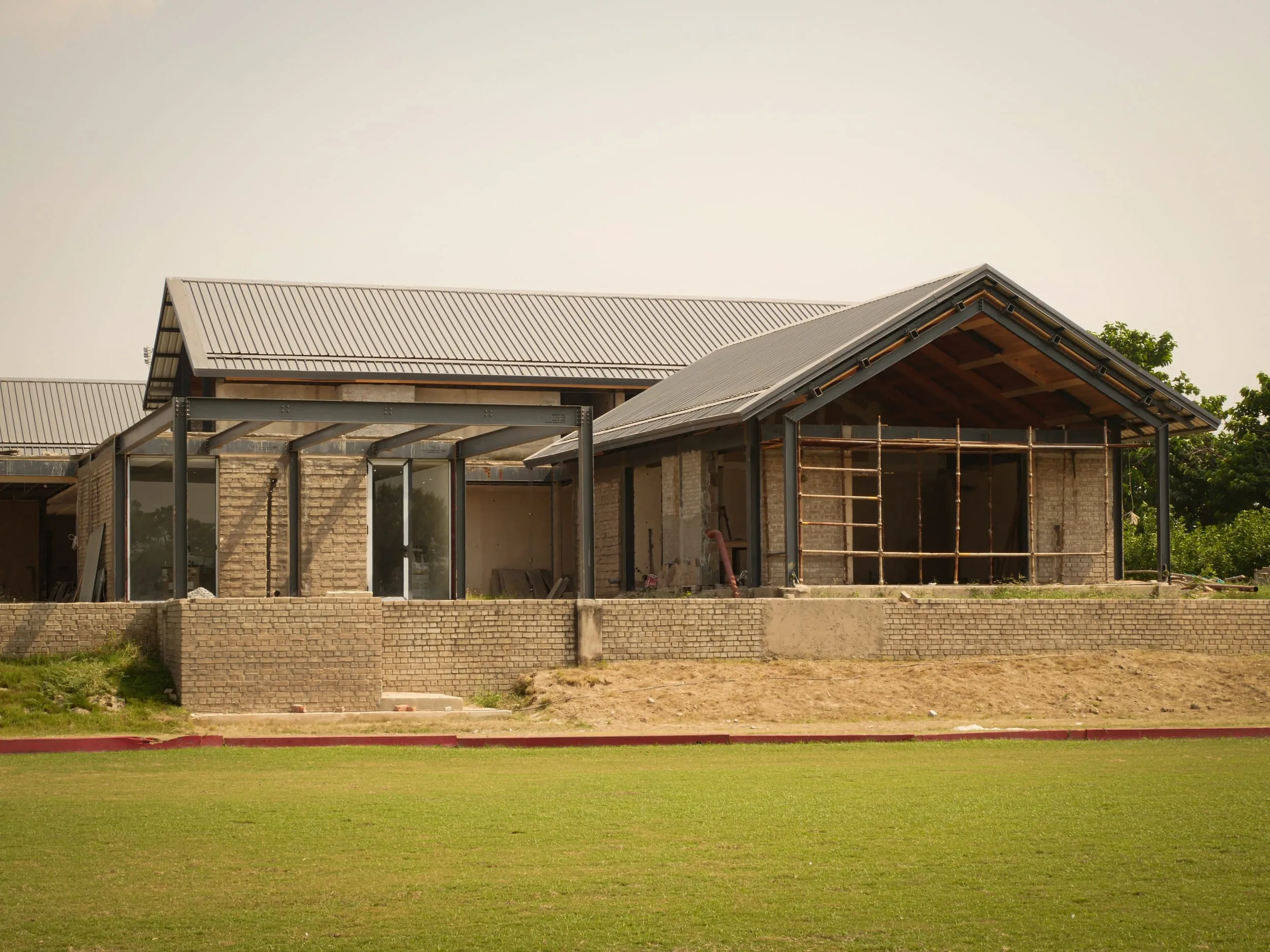 House amidst Polo Grounds — detail 1