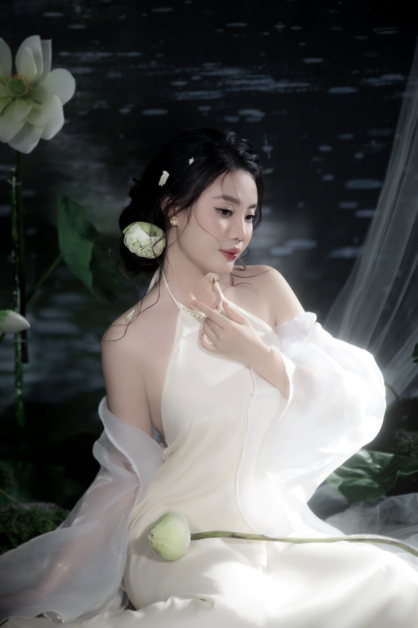 Nàng Thơ Bên Sen