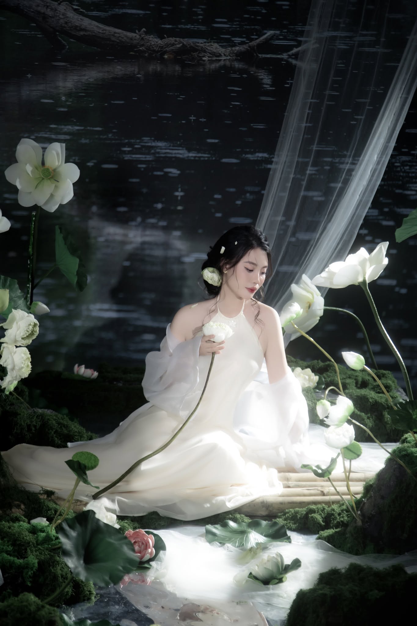 Nàng Thơ Bên Sen