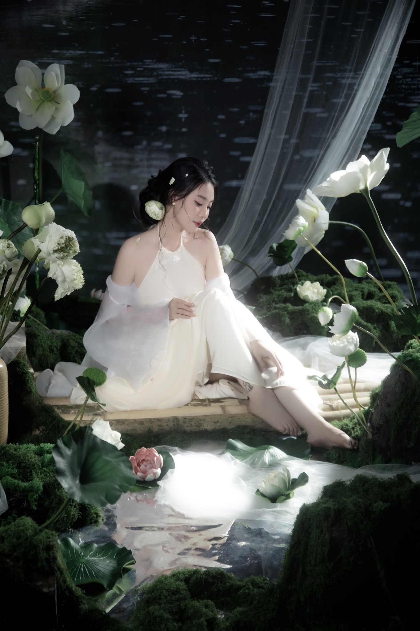 Nàng Thơ Bên Sen