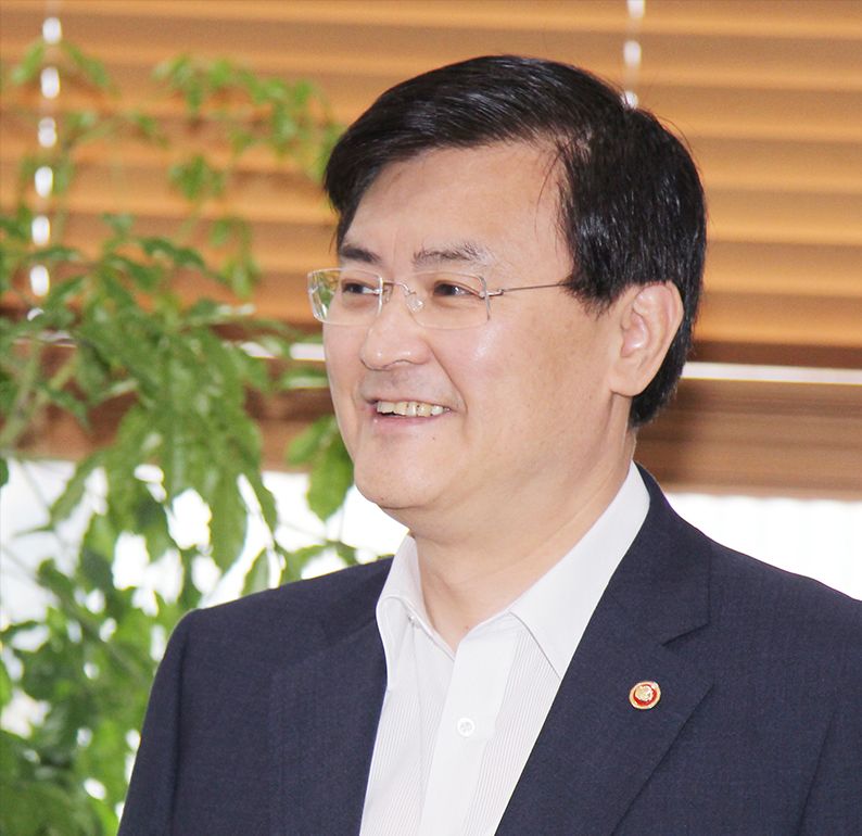 President Suh Seoung Hwan