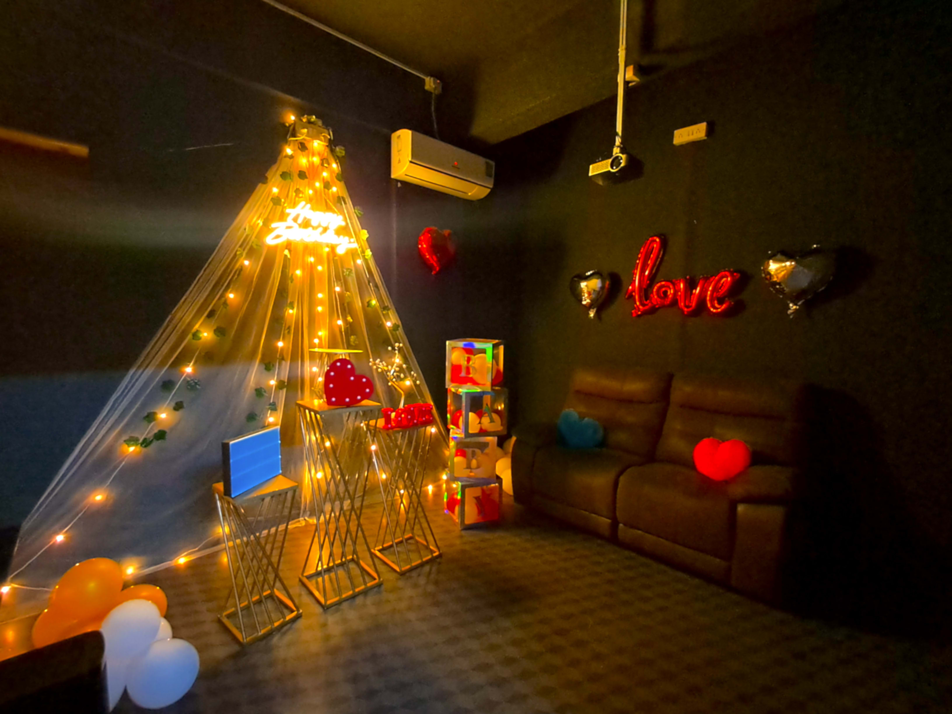 duo's in complete decoration