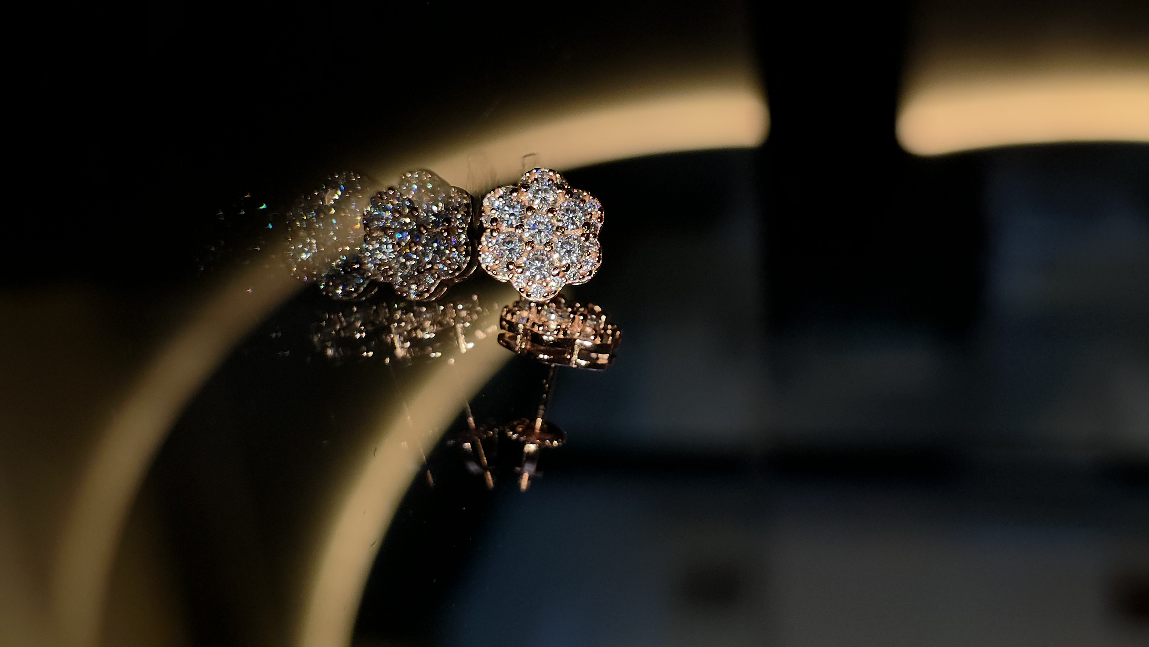 ARETE FLOR CON MOISSANITE EN PLATA LEY 925