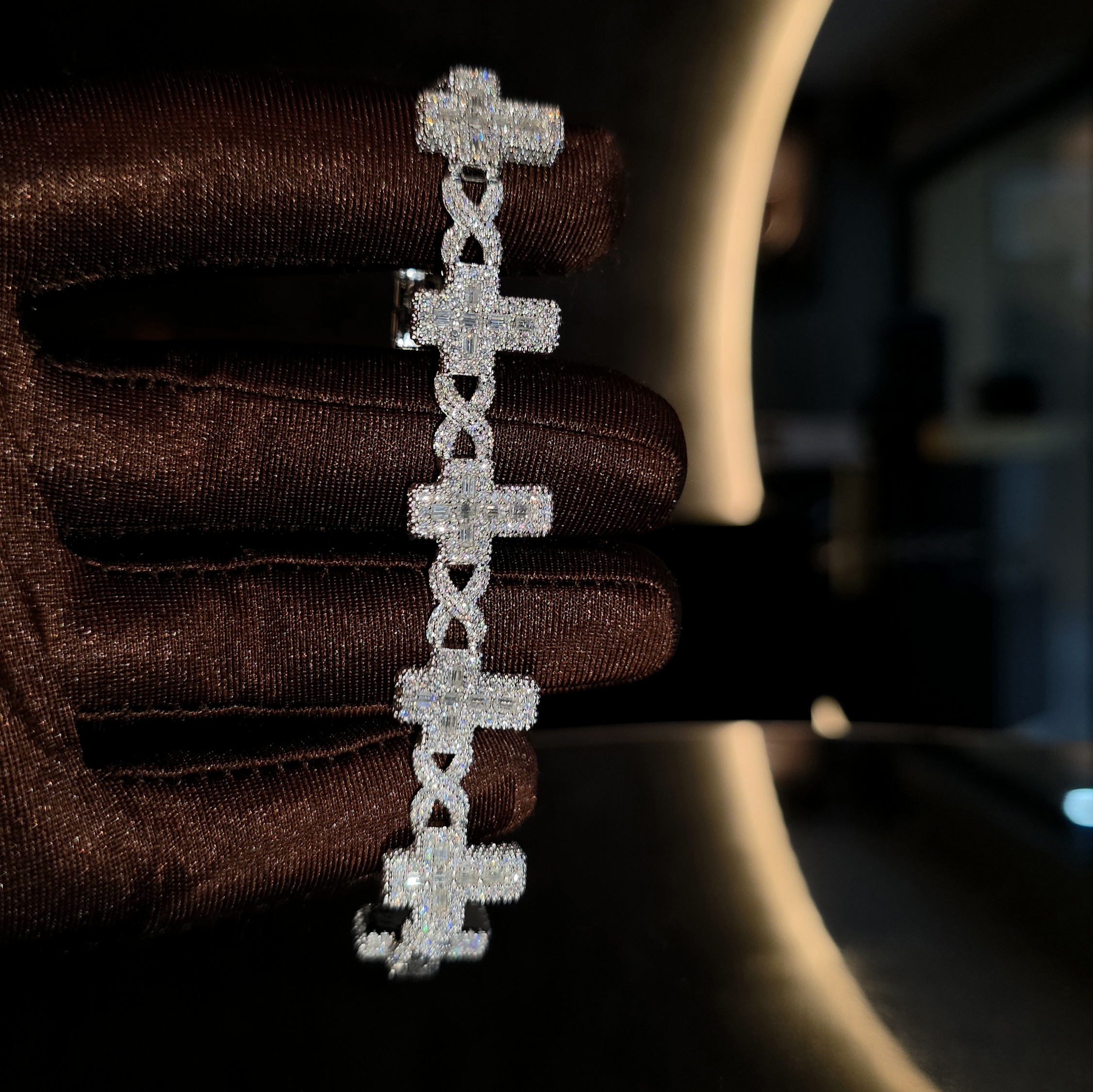 Brazalete Cruz con Moissanite en Plata Ley 925