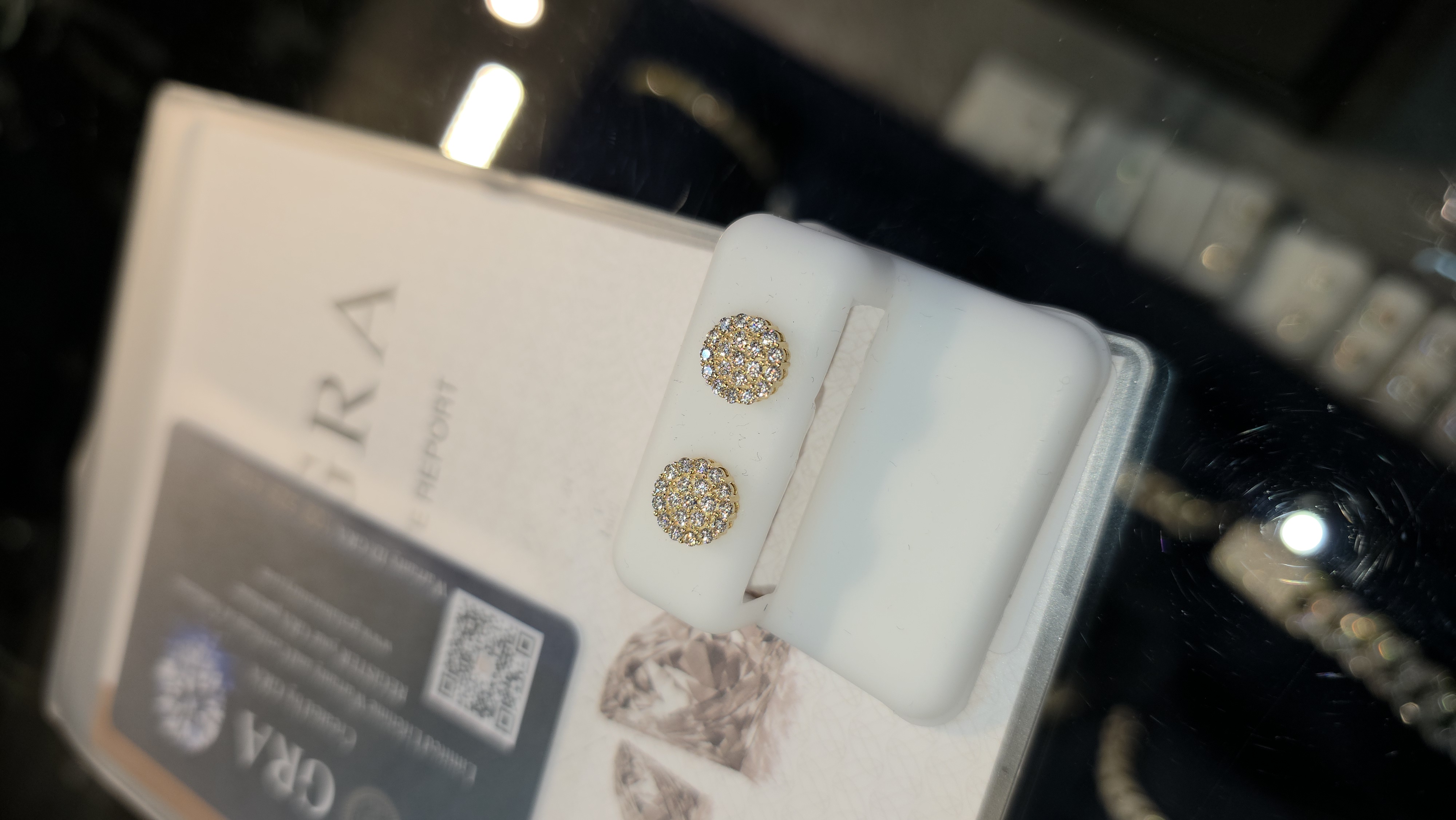 Arete mario con moissanite en oro 10k solido
