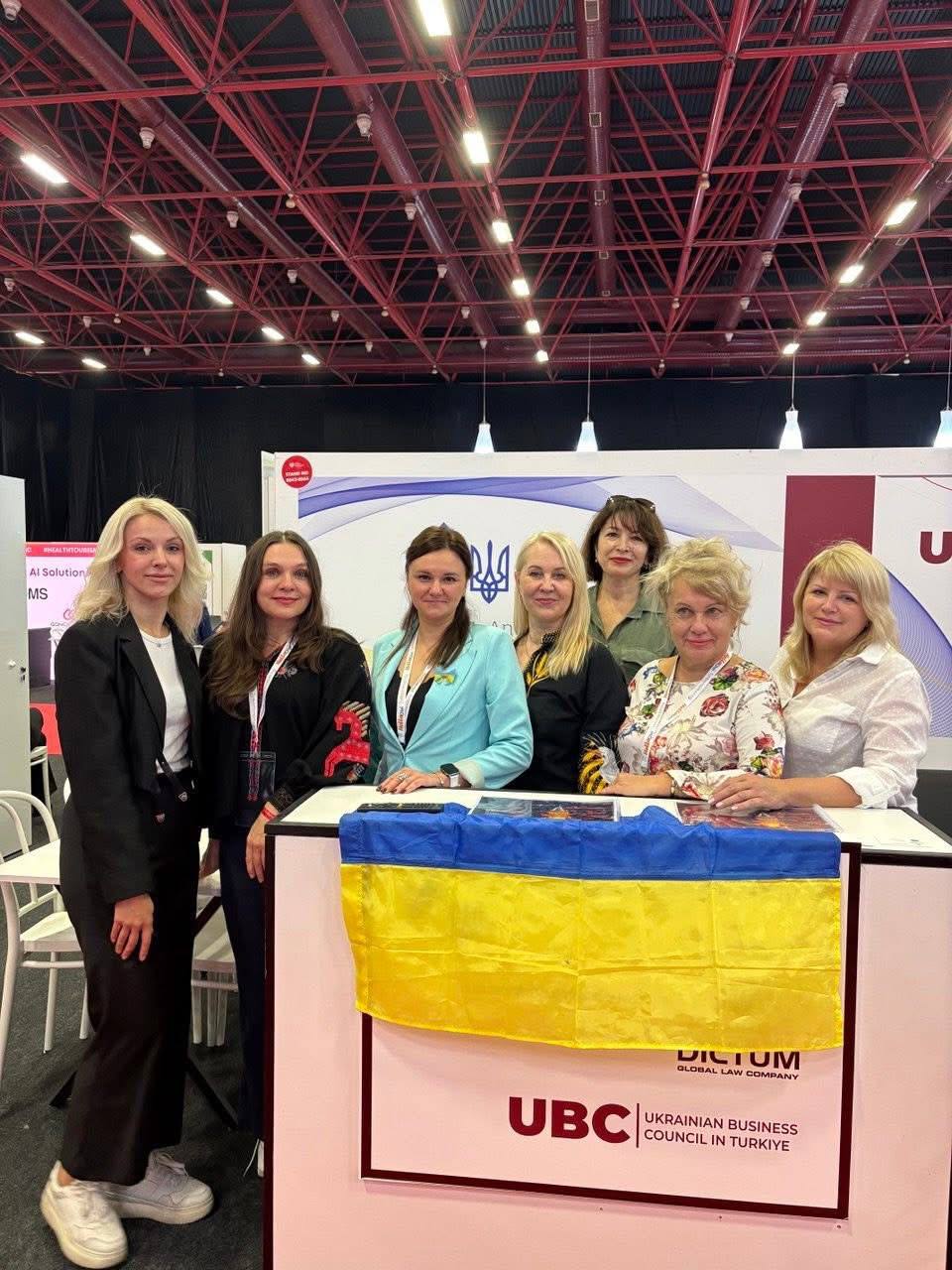 Tourism Fair — команда біля стенду