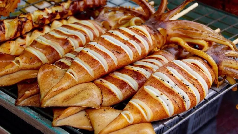 Ang Dtray-Meuk (Grilled squid)