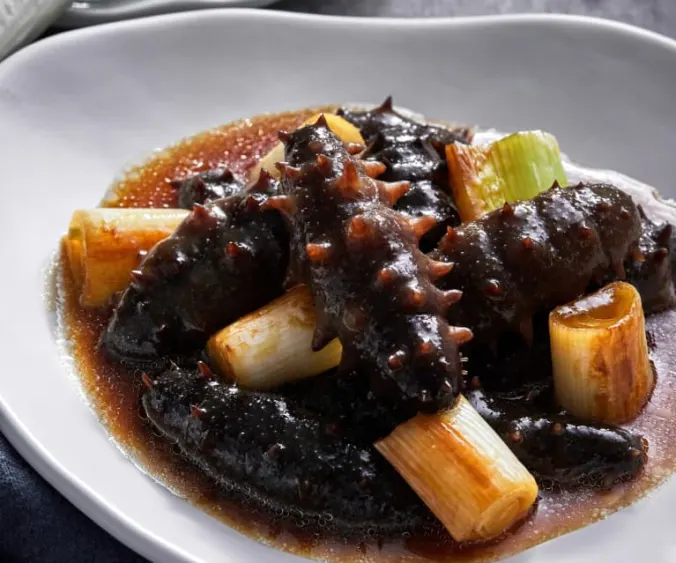 Braised sea cucumber with scallions (葱烧海参)