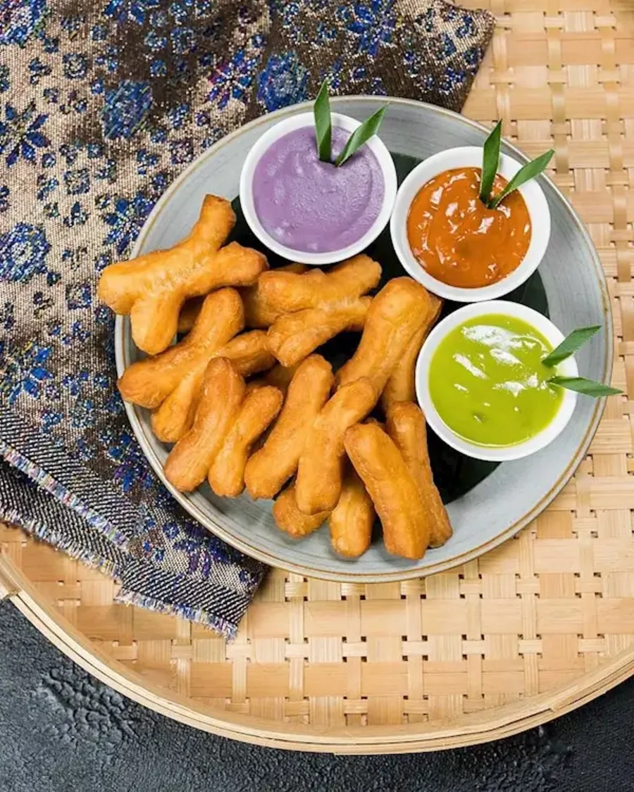 Thai-Style Chinese Doughnut (Pa Thong Ko)