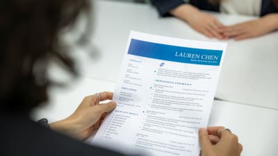 Cách viết CV chuẩn ATS cho Developer (2026) – Tránh bị loại ngay vòng đầu article thumbnail
