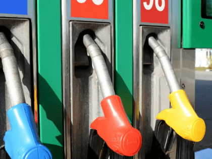 Минимум 70 рублей: стало известно насколько вырастут цены на бензин в России в 2024 году