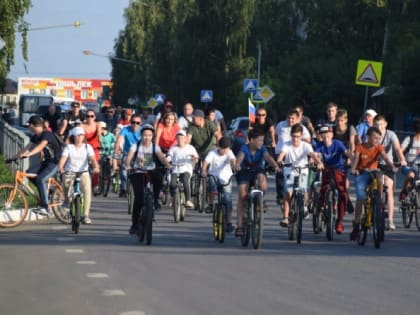 В честь Дня Государственного флага Российской Федерации в Менделеевске состоялся велопробег