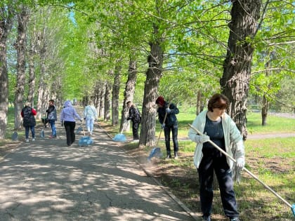 Субботник у памятного места города
