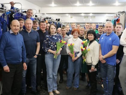 С прекрасным весенним праздником!