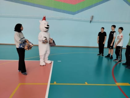 В Нурлате прошла товарищеская встреча по волейболу на призы от Деда Мороза
