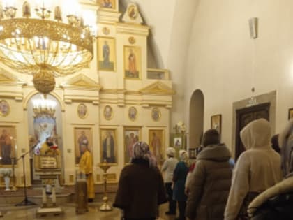 На архиерейском подворье храма св. прав. Иоанна Кронштадтского пос. Красный Ключ возносились молитвы о Российском воинстве