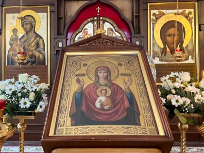 Архиерейское богослужение в день празднования иконы Божией Матери, именуемой «Знамение»