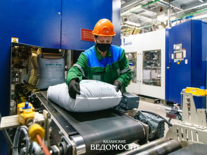 В Казани размер зарплаты работников крупных предприятий составил 62,6 тыс. рублей