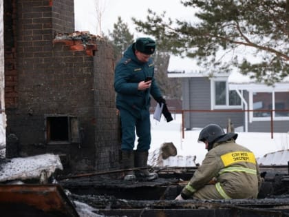 Названы возможные версии пожара в частном доме вблизи Казани