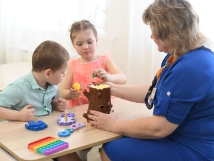 В Казани работают 958 классов для детей с ОВЗ в школах и 835 групп в детсадах