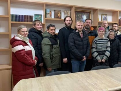 В здании молодежного отдела прошло второе занятие взрослой Воскресной школы