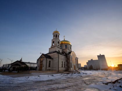 В Неделю по Рождестве Христовом архипастыри Татарстанской митрополии совершили Литургию в храме Рождества Христова в городе Нижнекамске