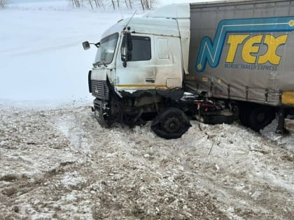 В Актанышском районе Татарстана ребенок погиб в ДТП с легковушкой и фурой