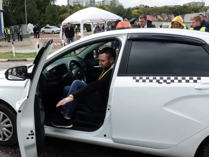 В Татарстане могут запретить такси черного и красного цветов