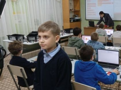Дети осваивают робототехнику в Доме Детского творчества