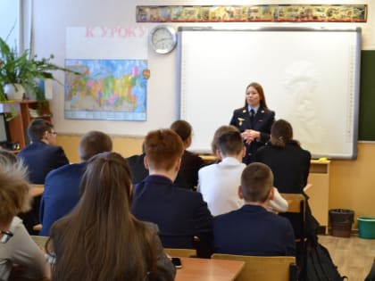 Полицейские Елабуги проводят профориентационные беседы