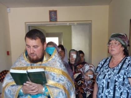 В Чистопольской ЦРБ священнослужитель совершил молебен о здравии