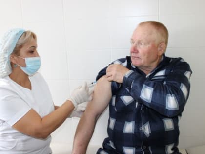 Анатолий Горячев: «Мы – пенсионеры бережемся от болезней через прививки, а как иначе, болезни кругом»
