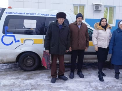 Буинский центр «Гармония» продолжает доставку пожилых сельчан в медучреждение