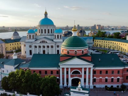 В канун праздника Пятидесятницы митрополит Кирилл возглавил всенощное бдение в Казанском кафедральном соборе