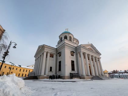 В Неделю о Страшном Суде митрополит Кирилл совершил Литургию в Казанском кафедральном соборе