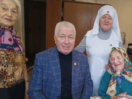 В Бугульме поздравили прихожанку с 90-летием
