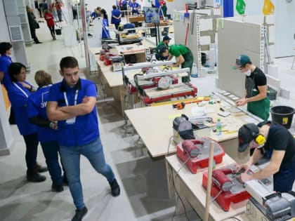 Участники WorldSkills вне конкурса собрали сантехнику для дома-интерната в казанских Дербышках