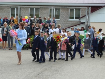 Юбилейная школьная линейка прошла в пятой школе Лениногорска