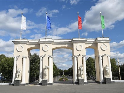 В казанском парке «Крылья Советов» продолжаются уличные кинопоказы «Ретро-четверг»