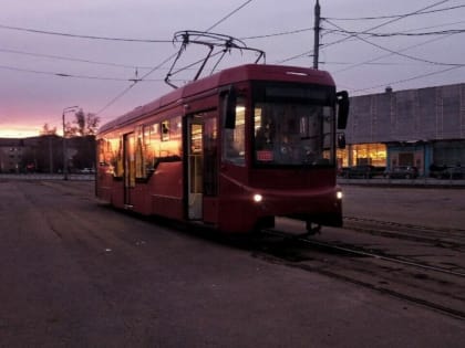 В Казани трамваи встали из-за ДТП с почтомобилем