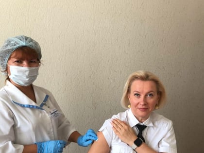 Главный санитарный врач Татарстана сделала прививку против гриппа
