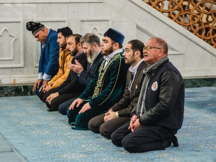 Команда мечети “Казан нуры” открыла хоккейный турнир исламских стран