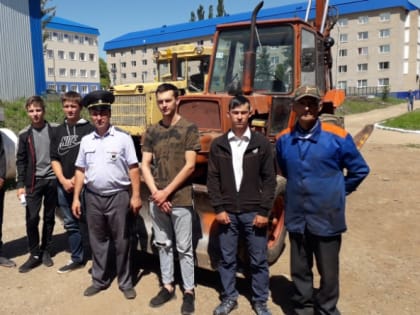 В Лениногорском политехническом колледже прошел экзамен среди выпускников группы трактористов-машинистов