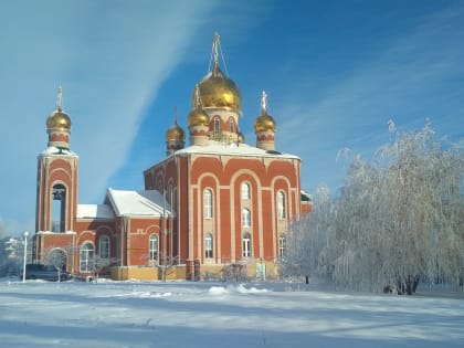 В Актюбе плетут маскировочные сети для бойцов СВО