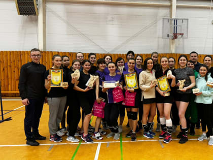 В честь 8 марта в Староикшурминском сельском поселении прошел турнир по волейболу среди женщин