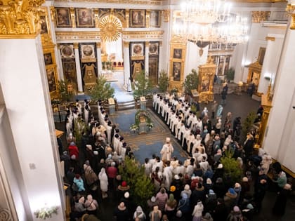 В Неделю по Рождестве Христовом митрополит Кирилл совершил великую вечерню в Казанском кафедральном соборе