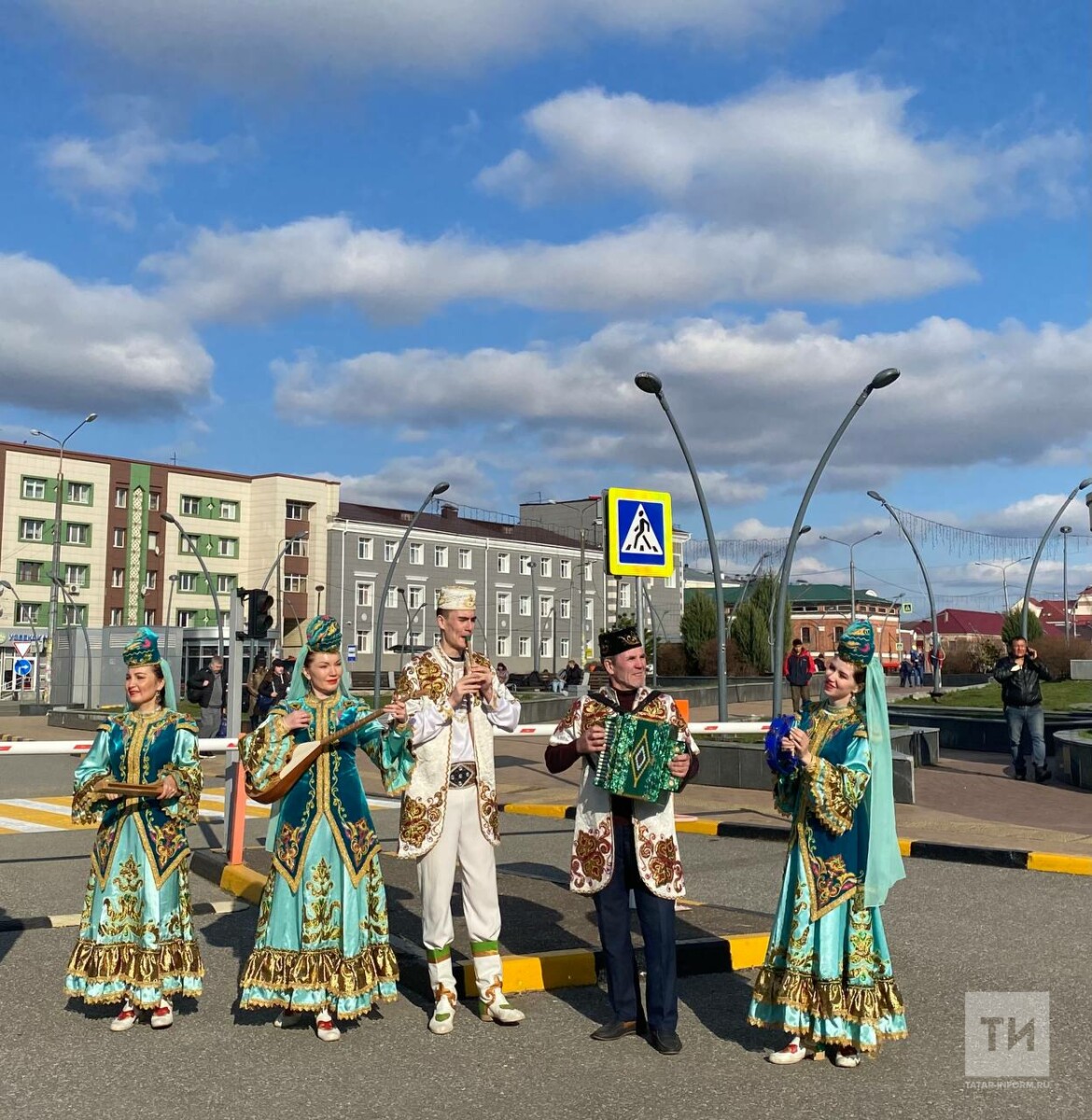 Встречай казань. Яркая Казань. Казань туризм. Яркие выходные в Приволжье Оренбург. Казань встречай.